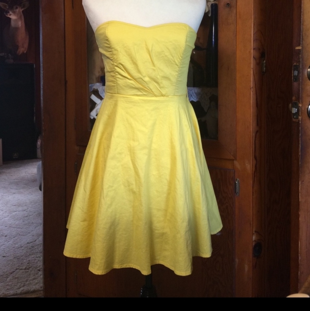 🌻Yellow strapless dress sz m